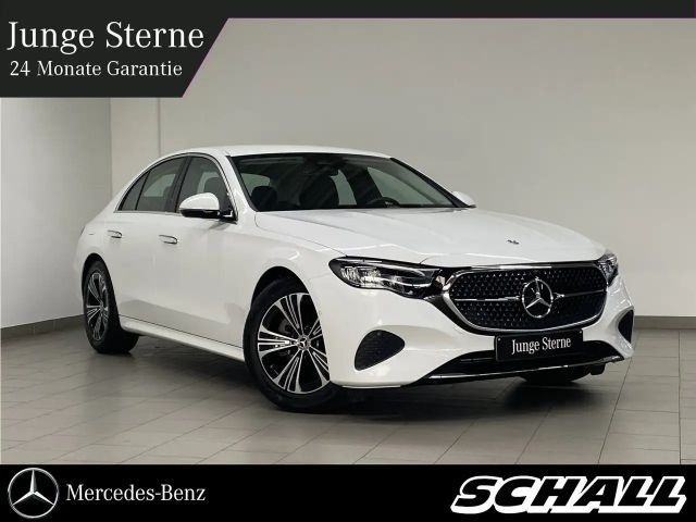 Mercedes-Benz E 200 LIM+18"+AHK+KAM+LED+KEYLESS+AMBIENTE+WINTE 2024 Benzine