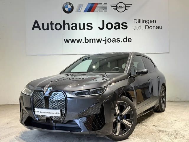 BMW iX xDrive40 Panorama-Glasdach Sky Lounge, Sportpaket, 2024 Elektrisch
