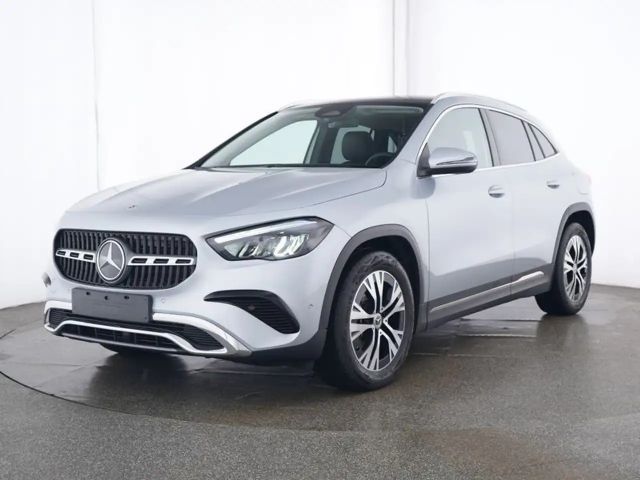 Mercedes-Benz GLA 200 2024 Benzine