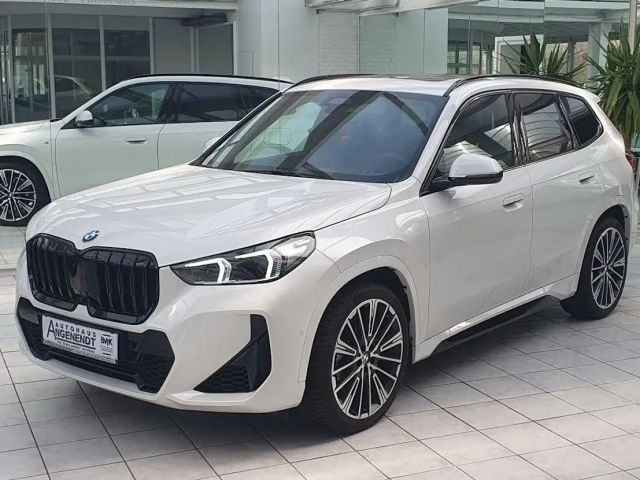 BMW X1 23 *HK- AHK- HUD- ACC- Panoramadach* 2023 Benzine