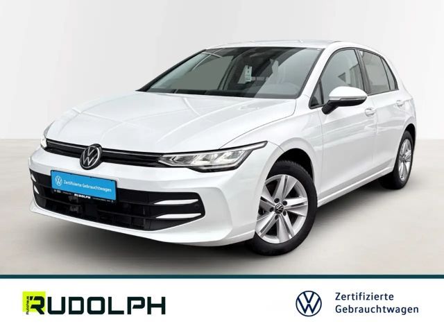 Volkswagen Golf VIII Life 1.5 eTSI DSG LED ACC Navi Fernlichtass. 2025 Benzine