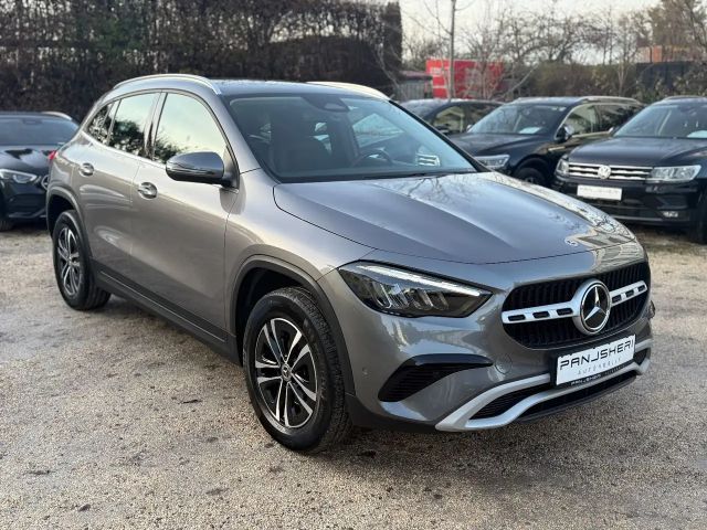 Mercedes-Benz GLA 180 GLA180d Aut Widescreen LED Navi Kamera 1 Hand 2023 Diesel