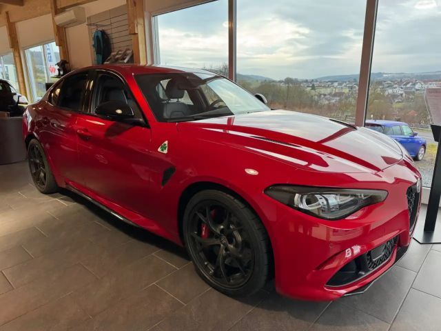 Alfa Romeo Giulia 2.9 V6 Bi-Turbo AT8 Quadrifoglio 2025 Benzine