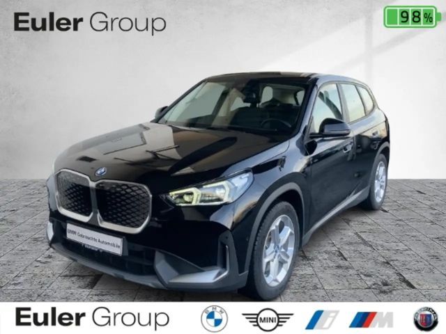 BMW iX1 xDr30 AHK LED Kurvenlicht DAB Keyless Entry Parkle 2023 Elektrisch