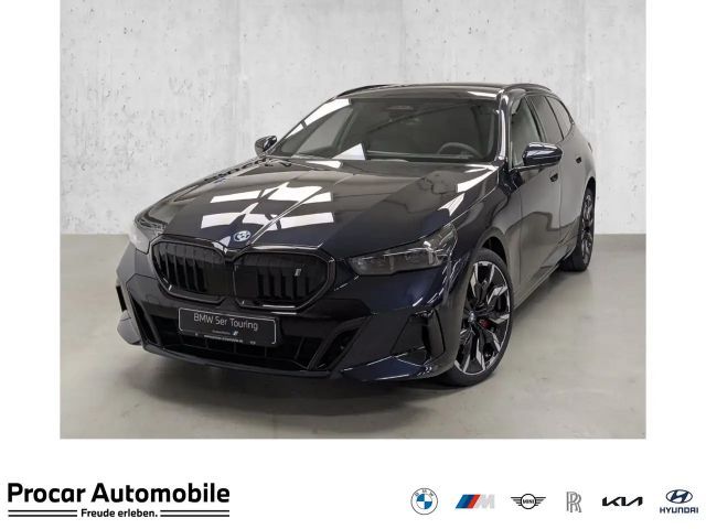BMW i5 eDrive40 M Sport Pro PANO  HUD LHZ AHK 360° KAM RF 2026 Elektrisch