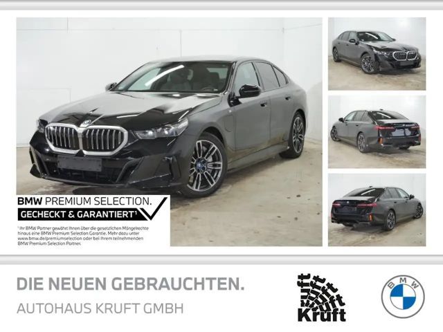 BMW 550 e xDrive M SPORT+HK+B&W SOUND+HUD+KAMERA+ACC+ICONI 2025 Hybride / Benzine