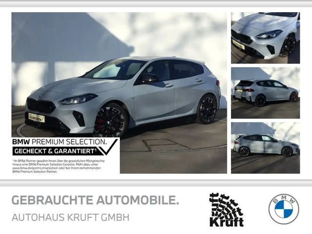 BMW 135 M135 xDrive M SPORT PRO+PANO+ICONIC GLOW+ESITZE+KA 2025 Benzine