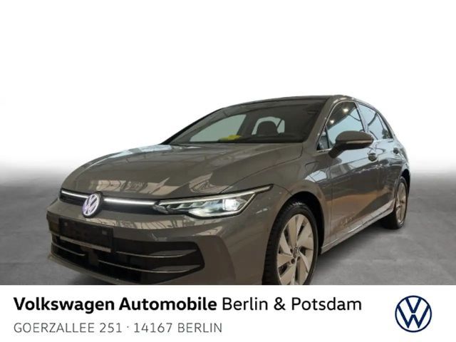 Volkswagen Golf 1,5 eHybrid DSG Style Navi R-Kam Tel SHZ 2026 Hybride / Benzine