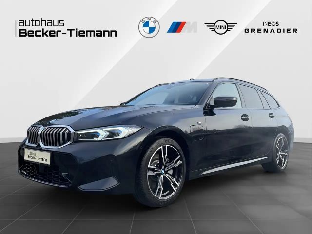 BMW 330 e Touring M Sport/LivePro/Head-Up/CarPlayDriving/A 2025 Hybride / Benzine