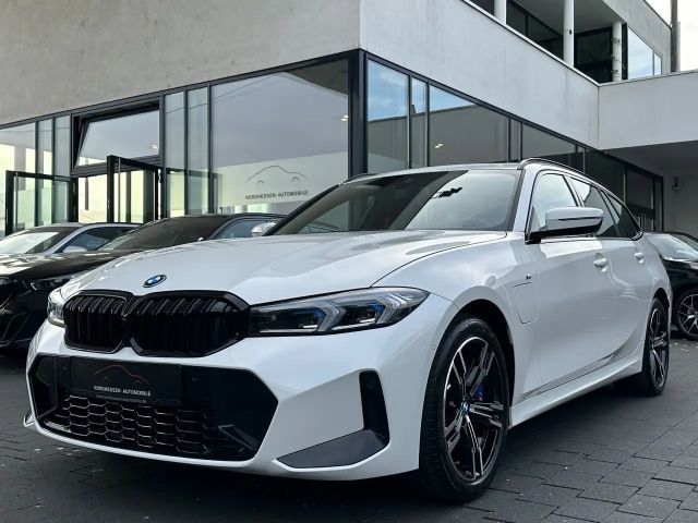 BMW 330 e Touring M Sport | Panorama | 360° | AHK 2024 Hybride / Benzine
