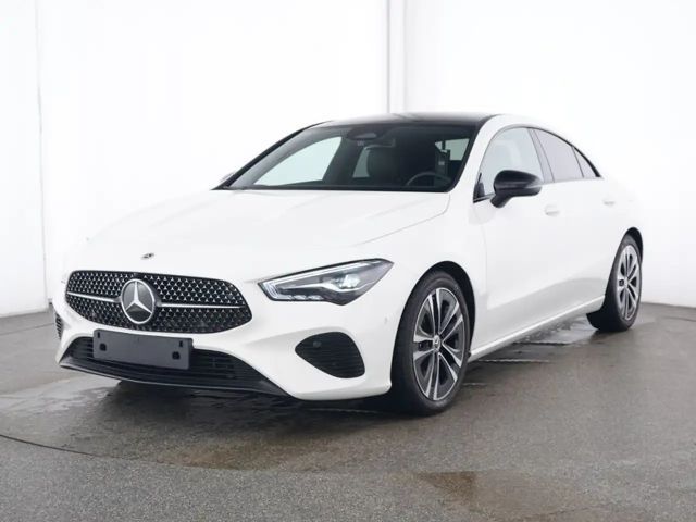 Mercedes-Benz CLA 180 2024 Benzine