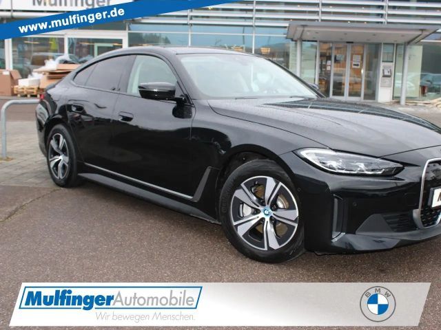 BMW i4 e35 Sportsitz LivePlus Kamera DrivAss. ACC Navi 2023 Elektrisch