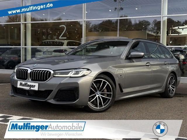 BMW 530 e xDrive Tour. KomfZ SHZ DrivAs LiveProf SportS 2022 Hybride / Benzine