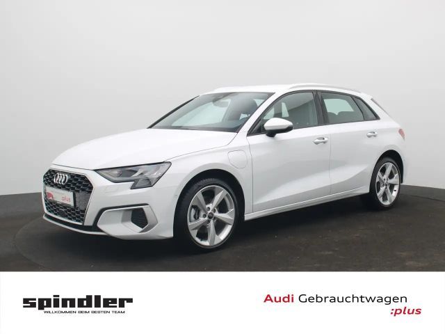Audi A3 advanced 40 TFSIe S-tronic / Navi+ 2024 Hybride / Benzine