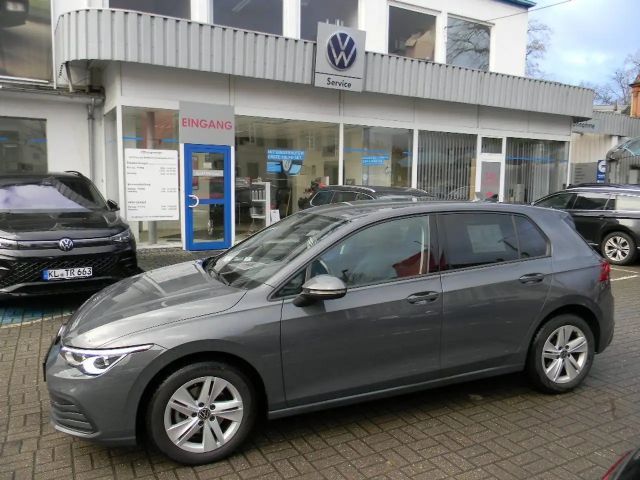 Volkswagen Golf VIII Lim. Life 1,5 TSI 6 GANG KAMERA 2022 Benzine