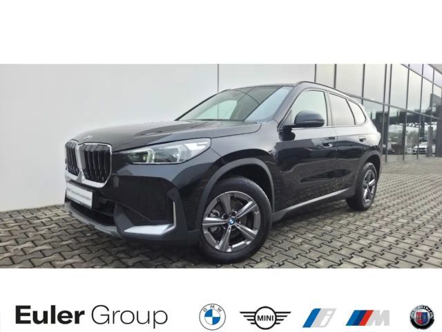 BMW X1 sDrive18iA AHK SHZ LED DrivAss Parkass LMR 2025 Benzine