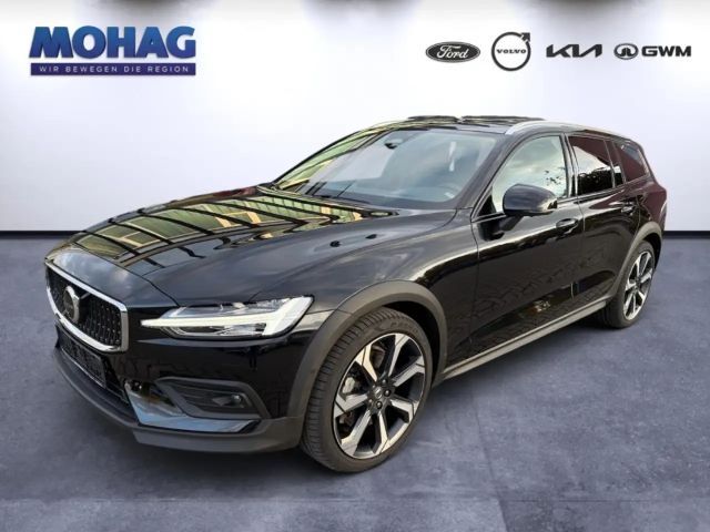 Volvo V60 Cross Country B5 AWD Ultimate mit AHK,B&W,Massage, 2024 Benzine