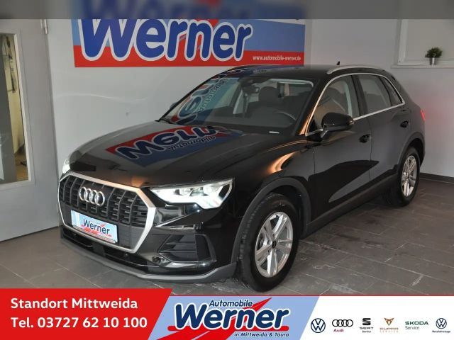 Audi Q3 35TFSI AHK LED Navi Sitzh GRA 2023 Benzine