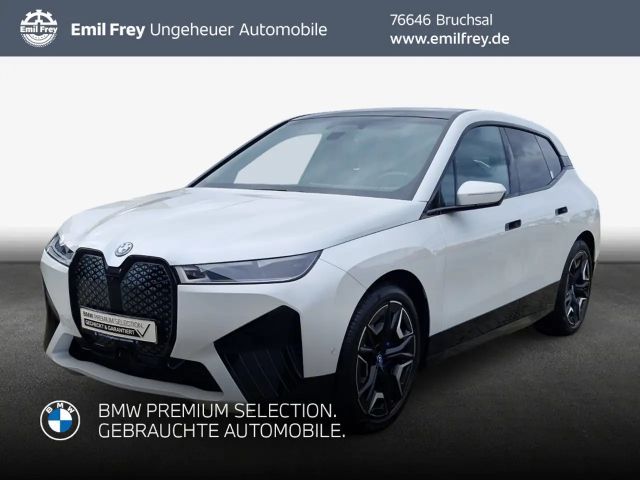 BMW iX xDrive40, AHK, PanoramaGlasdach, SHZ 2023 Elektrisch