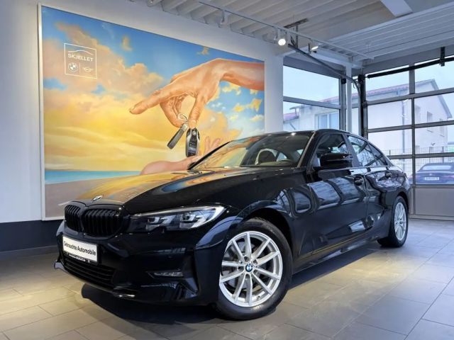 BMW 320 i xDrive KOMF+HUD+LED+LiveProf+TEMP+AL+DAB+ 2021 Benzine