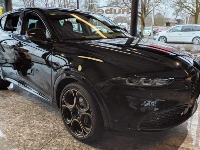 Alfa Romeo Tonale Intensa 1,5 Hybrid, Pano, LED, SH, etc... 2025 Benzine