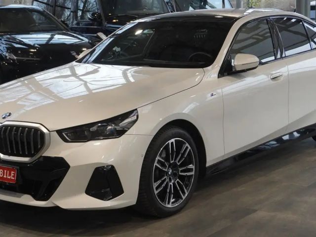 BMW 520 i *M Sport*AHK*HUD*PANO*STAHZ*VOLL 2025 Benzine