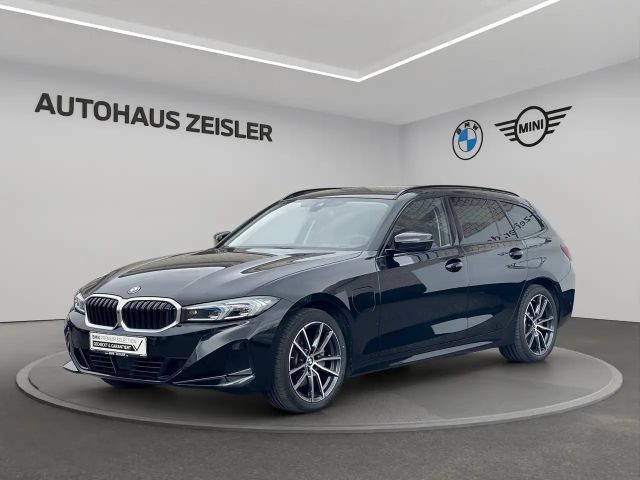 BMW 330 e Touring AHK Parkassistent+ UPE 78.390,-- 2024 Hybride / Benzine