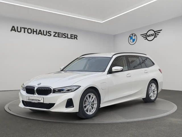 BMW 330 e Touring Rückfahrkamera UPE 73.520,-- 2024 Hybride / Benzine
