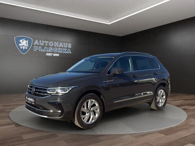 Volkswagen Tiguan 2.0 TSI DSG Elegance 4Motion NAVI+MATRIX Klima 2022 Benzine