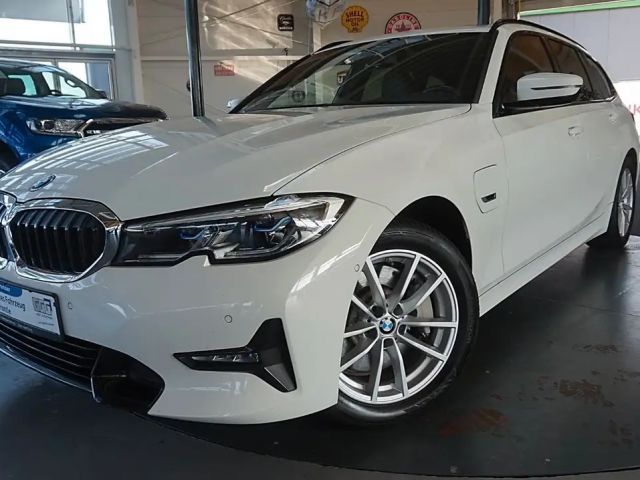 BMW 330 e Touring Panno*Leder*Alu*H/D*Laser* 2022 Hybride / Benzine