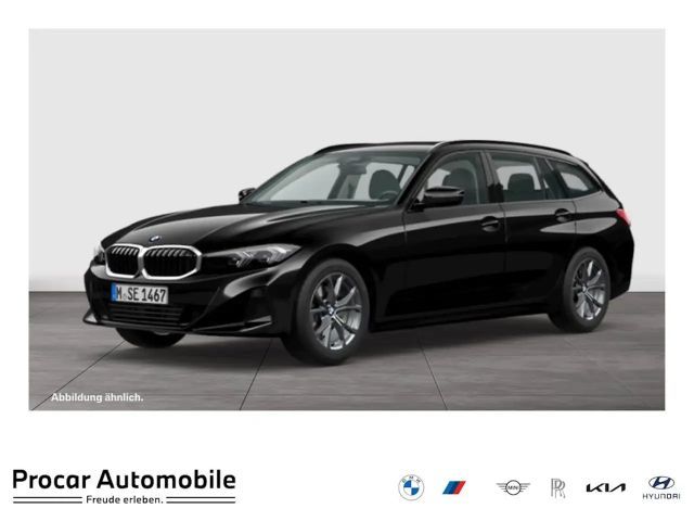 BMW 320 i Touring Advantage Navi+AHK+SHZ+Driving Assistant 2023 Benzine