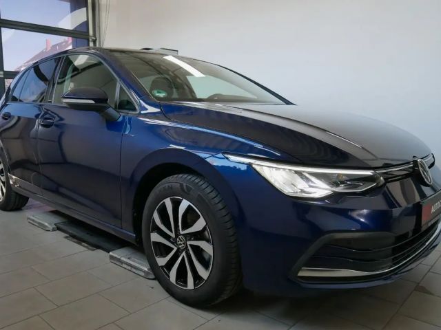 Volkswagen Golf VIII Lim. 1.5 TSI Active LED ACC Totwinkel 2021 Benzine
