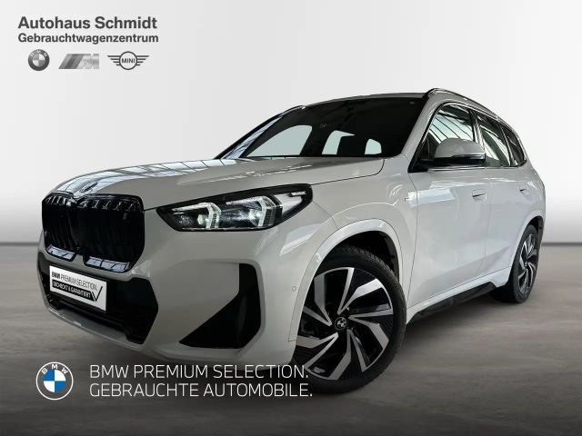 BMW iX1 xDrive30 *M Sportpaket*20"*LC Prof.*HUD*DAB*AHK*Ad 2022 Elektrisch