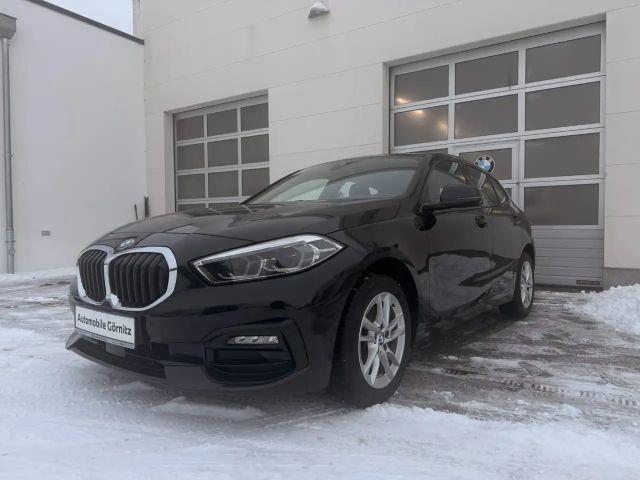 BMW 118 i SPORT LINE/LED/HIFI/SPORTSITZ/LENKRADHEIZ. 2023 Benzine