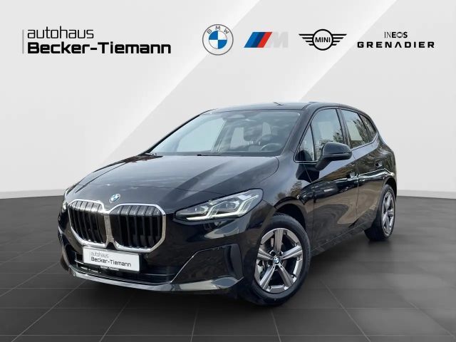 BMW 220 i Active Tourer/ AHK/ Adap. LED/ RFK/ DAB 2025 Benzine