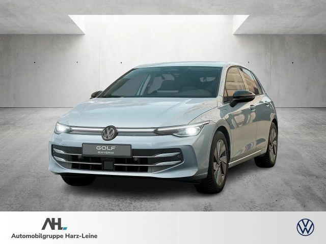 Volkswagen Golf ENERGY 1,5 l eHybrid DSG *NAVI*AHK*IQ.LIGHT*360*WK 2026 Hybride / Benzine