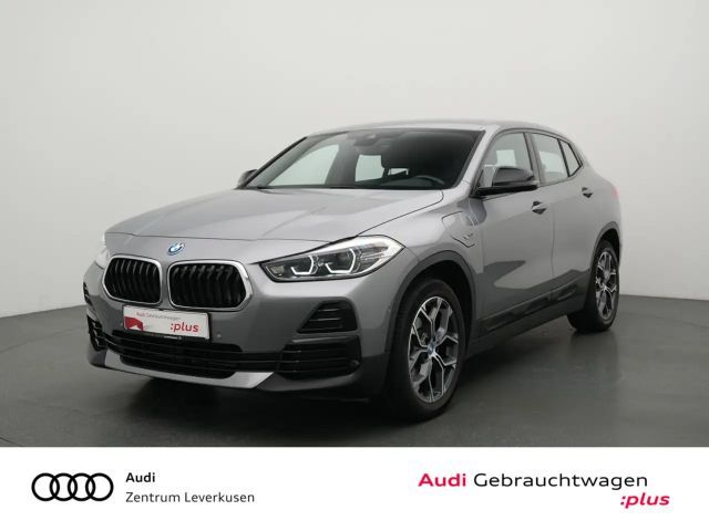 BMW X2 xDrive e NAVI LED KAM KLIMA SHZ KEYLESS PD 2022 Hybride / Benzine
