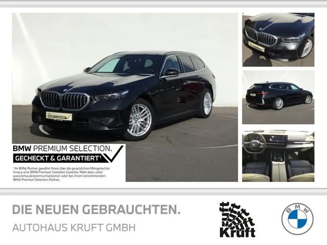 BMW 530 e xDrive Touring PANO+B&W SOUND+AHK+DAP+PAP 2024 Hybride / Benzine
