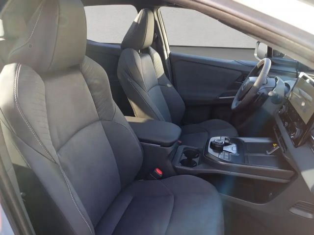 Toyota C-HR+
