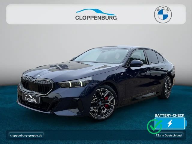 BMW 550 e xDrive Limousine M Sportpaket Head-Up+AHK 2024 Hybride / Benzine
