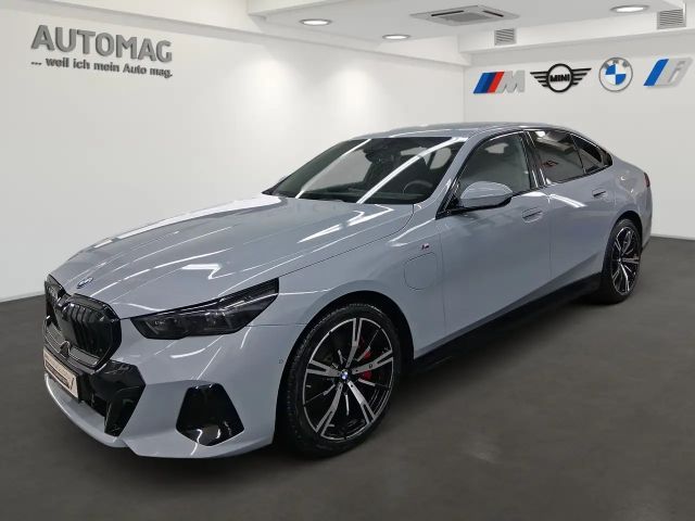 BMW 550 e xDrive M-SportPro*B&W*AutobahnAss*DrivingAssProf 2025 Hybride / Benzine