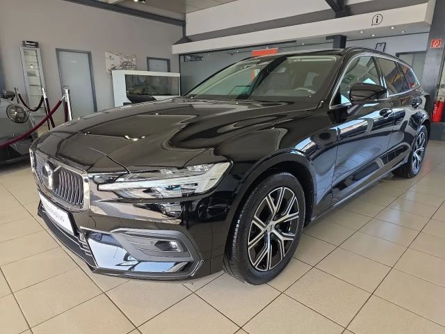 Volvo V60 B4 Core ACC BLIS Kamera LED 2022 Benzine