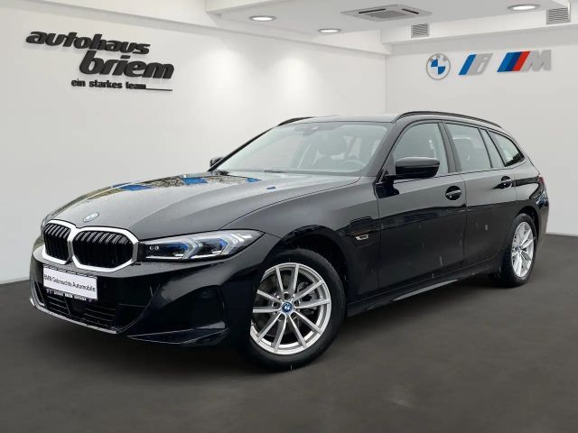 BMW 330 e Touring, ab 299,- € mtl. Rate 2022 Hybride / Benzine