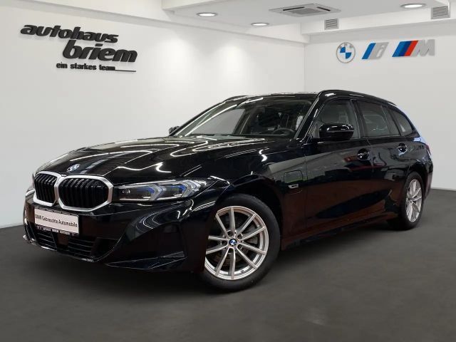 BMW 330 e Touring, ab 299,- € mtl. Rate 2022 Hybride / Benzine