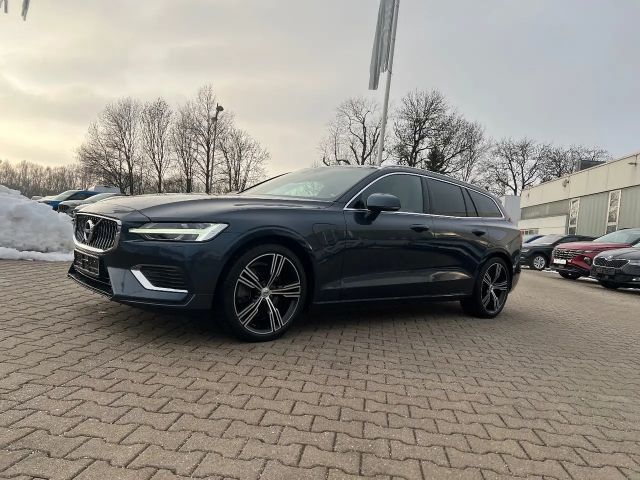 Volvo V60 T8 AWD Plus Bright Recharge *LED Navi AHK* 2022 Hybride / Benzine