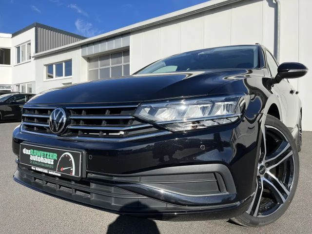 Volkswagen Passat Variant 1.5 TSI R-Line Optik Navi Kamera SHZ LED 2022 Benzine