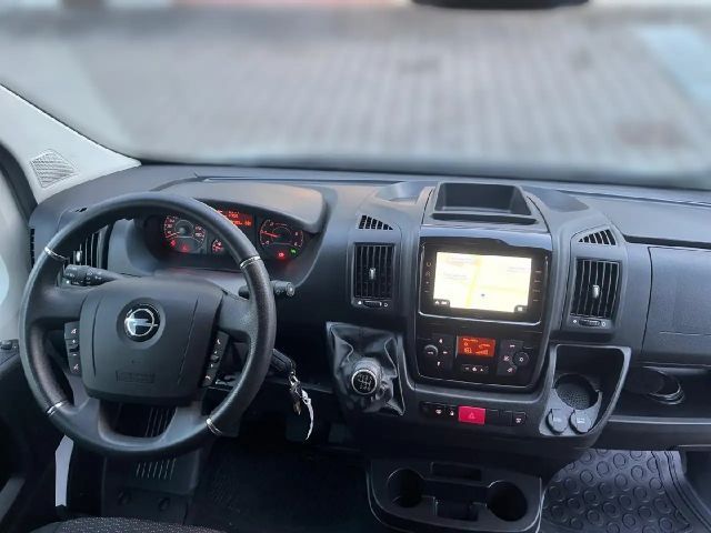 Opel Movano