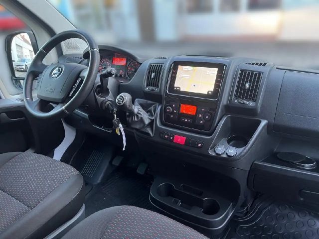 Opel Movano