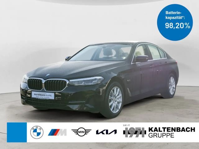 BMW 530 e FACELIFT LED W-LAN NAVI SHZ PDC KLIMA 2022 Hybride / Benzine