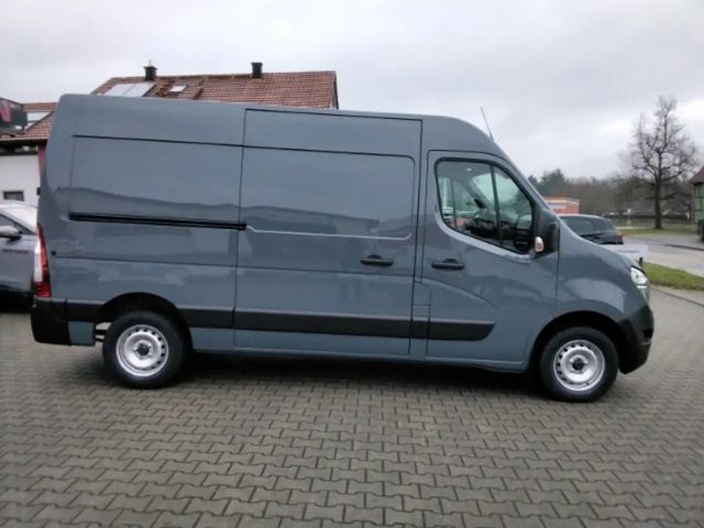 Nissan Interstar